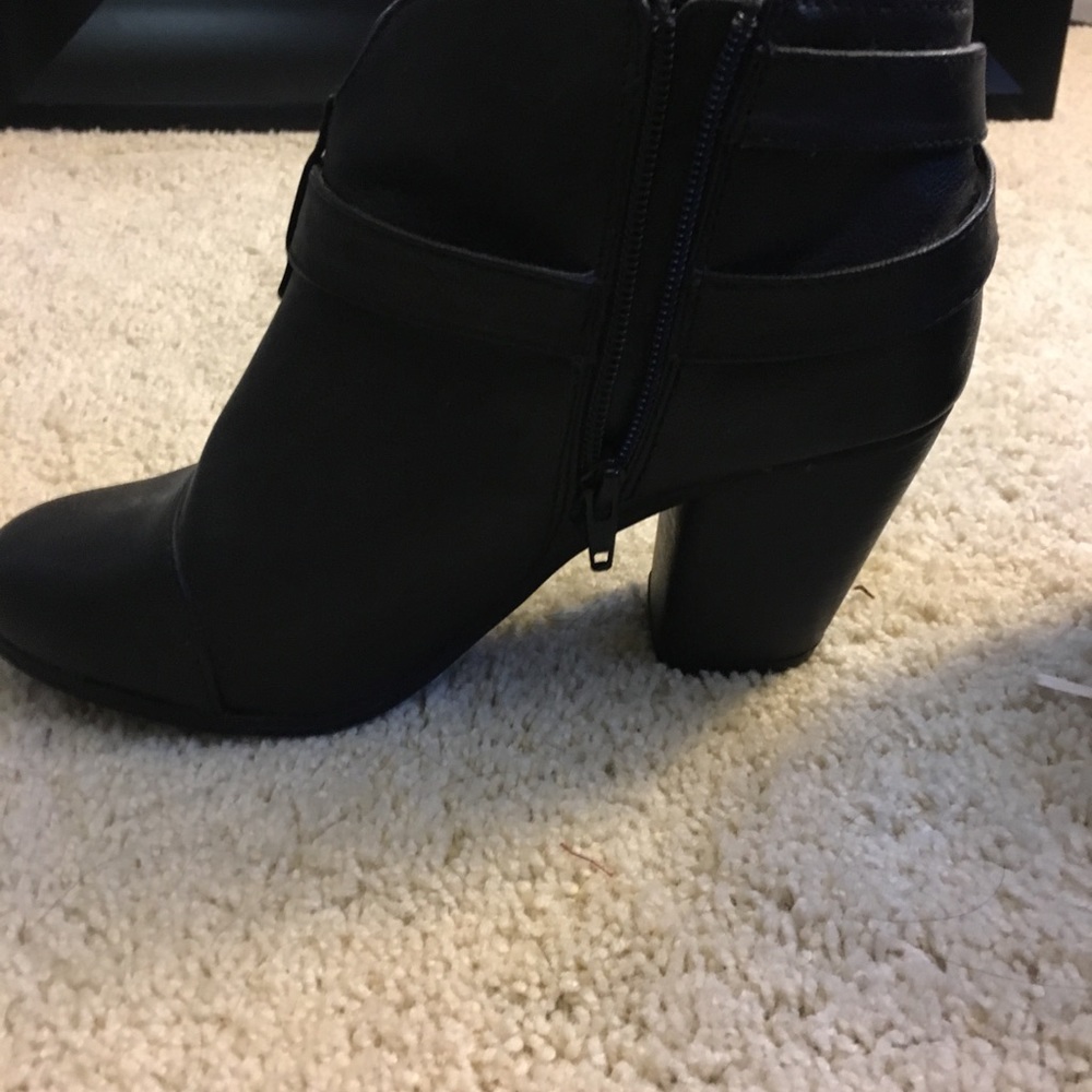 Shoes - Picture 5 of 6